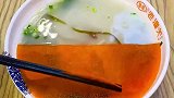 这个吸油纸不仅可以吸走油脂，还能吸走汤上面的浮沫 ，适合外卖跟肉汤外卖 吃货必备 美女