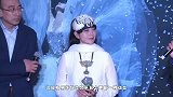 杨丽萍丁真同框跳舞！穿紧身长裙身段窈窕，两人相拥开怀大笑