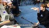 王嘉尔白敬亭晒腹肌互怼，这就是你俩不穿衣服的原因别流口水哦