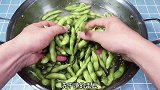 为什么饭店里的毛豆那么绿又那么入味呢？原来这么简单