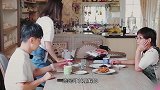 陈若仪穿的拉链裤，从前面看还好，但到后面看：婆婆好像有点道理