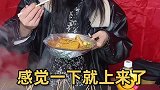 胡同口里的热气腾腾麻辣烫串串，冬天吃可太爽了美食博主多幸福 天儿冷吃啥 美食