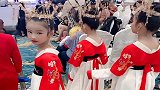 爸爸上辈子欠了多少情债，生下三个小情人，转脸那一刹那，惊艳了