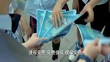 舞法天女朵法拉：爱蕾阻止天堂哥发传单，说话语气很不友善