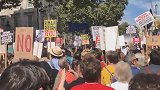 英国民众压不住火 超30城镇爆发游行 抗议首相强行暂停议会