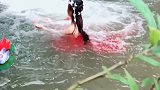 我们山里人都是在湖里洗澡，你们洗过吗