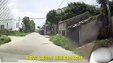 电动车师傅开车不顾往前冲，被撞后依然笑对人生！