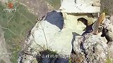 湖南一名“峭壁飞人”，专帮人上“龙头香”，一天收入达上万元！