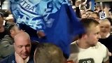 英超-1516赛季-热刺战平切尔西 莱斯特城球员球迷疯狂庆祝夺冠时刻-新闻