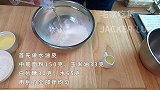 苏式豆沙月饼，层层酥脆，一口下去甜蜜满满，特别好吃！