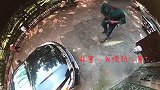 浙江一男子当街偷女性内衣裤:偷内衣是为了去霉运