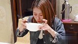 美女饭店吃面不花钱，小伙见样学样，满满的套路，结局太搞笑了