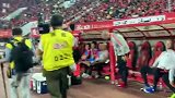 “保塔”二人赛前跟上港教练组一一握手拥抱