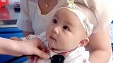 才几个月大就会抛媚眼，长大了还得了