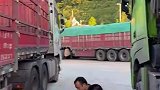 卡车司机完活后做饭，堪比厨神争霸赛色香味俱佳啊
