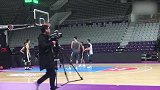 郭艾伦与队友打赌输钱后耍赖：不玩了不玩了