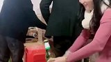 大姐喝酒这气势，我一个男人见了，都感觉惭愧