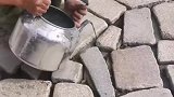 农民工的智慧真绝了，院子里的砖这样铺，光手艺也能值