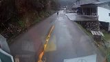 悔不该接了这趟活，走这条路又被无赖收过路费了