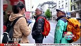 外国街头偶遇中国人，还给老头指错路，连老头你都坑啊