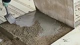 凭本事挣钱！一天500的师傅这样贴砖，几十年都不会空鼓！