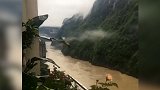 水临城下！重庆神仙阳台房主雨季生活现状：衣服晾1月没干