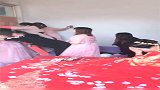 小姐姐比伴娘还霸气地说我是不会让你嫁出去的，新娘的反应亮了
