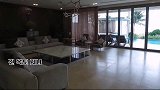咸素媛带公婆旅行住豪华别墅，门外就是游泳池，婆婆很满意
