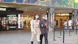 三里屯街拍，五个年轻时尚的小姐姐，各有千秋，最后摄影师们亮了