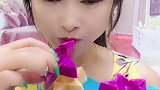 吃冰小姐姐冰块真好看