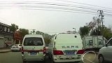 天津一运钞车“路怒”多次别停面包车 押运公司：将调查处理