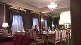 女婿富婆瞧不起穷亲家，故意去高档餐厅，怎料亲家母贵族出身