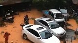 福建浦城持续暴雨引滑坡 车主弃车躲灾  目击者大喊：快跑……