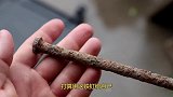 老外高调炫技，将生锈铁钉打造成宝剑，成品惊艳无比！