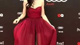 GQ十年人物盛典：一袭红裙的Baby好美
