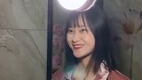 晚上怕黑的赶紧试试这个人体感应灯，人来即亮，光线柔和不伤眼，USB充电经久耐用。