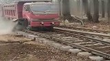 这车也能当火车，长见识了