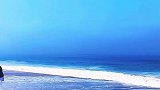 卷帘天自高，海水摇空绿摄于卡米尔城市海滩·加州
