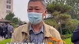 青岛聋校退休教师送别李涌烈士“他弘扬了我们社会正能量”