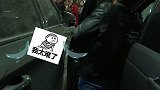 贵州贵阳：小区车位太苗条，业主吐槽：要从天窗爬出来吗？