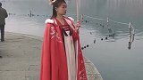 潮汕小姐姐翁佳娜，身穿汉服手握红伞，那个画面简直不要太美！