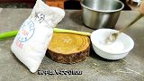 迷你厨房教你葱油饼的做法，酥脆掉渣，咸香味美，成本不到1元钱