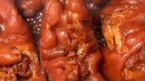 老铁们，过年做猪蹄记住要买前蹄