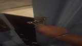 这设计师咋想的，居然这样设计卫生间的门，真奇葩！
