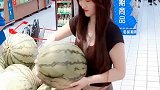 给小野猫买个西瓜嘛，买了跟你回家