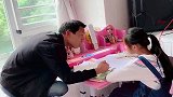 辅导作业一定在中午，因为早晚要被气死，此刻她已经不是小情人了