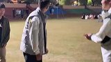 当代大学生在校整活，下次印度阅兵你们仨去