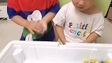 妈呀，弟弟怎么会有那么多糖果啊