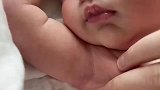 刚出生就比，同龄人多了根腋毛