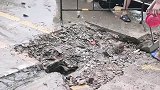 修路的村民刚挖开道路，就有鲤鱼跳龙门的感觉，中午不用买菜了